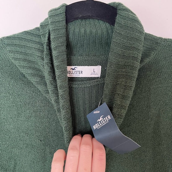 Forest Green turtle neck sweater - Picture 4 of 5